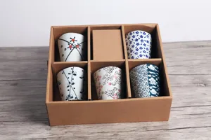 Juego de cinco tazas de té de cerámica de estilo japonés con motivos florales en caja