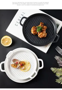 Vue de dessus de plats de cuisson ronds en céramique nordique avec doubles poignées