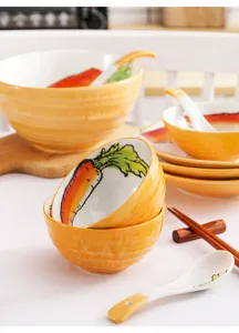 Vue détaillée du motif carotte peint à la main dans des bols en céramique japonais orange vif