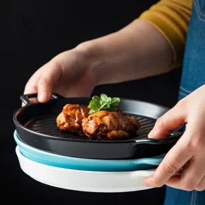 Plateau de cuisson nordique rond en céramique avec doubles poignées pour four et micro-ondes