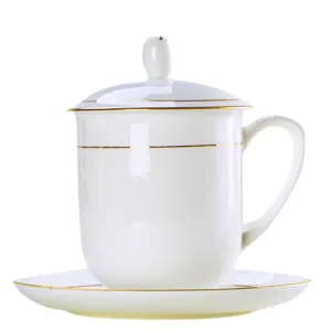 Elegante taza de té de porcelana blanca con borde dorado tapa y platillo para oficina
