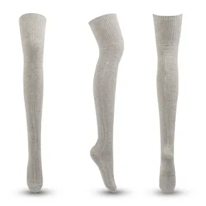 Chaussettes hautes grises en coton tricoté avec revers côtelés et motifs tissés