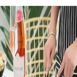 Lifestyle-Aufnahme der nordischen Luxus-Keramikschale mit elegantem Goldrand