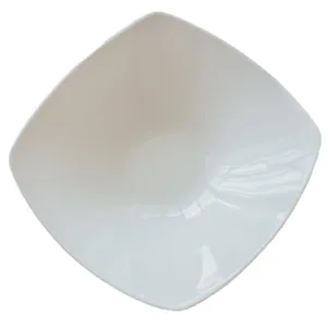 Assiette à soupe carrée minimaliste en porcelaine blanche au fini glacé pour la table