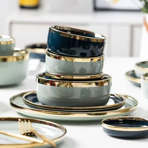 Elegantes Keramik-Schüssel- und Teller-Set mit luxuriösem Goldrand in Marineblau.