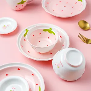 Juego de vajilla de cerámica de fresa minimalista con lindos cuencos y platos rosas hogar