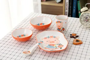 Service de table pour enfants en céramique avec motif cochon peint à la main sur nappe