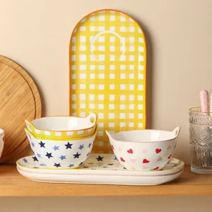 Service de table en céramique de style japonais avec motifs étoiles et cœurs
