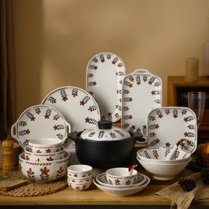Service de table vintage en céramique avec motifs floraux peints à la main sous glaçure