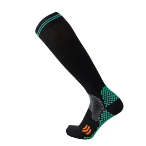 Calze a compressione sportiva nere alte fino al ginocchio per calcio e corsa