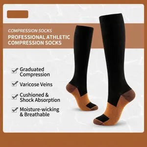 Professionele sportcompressiekousen met kopervezels, kniehoog ontwerp.