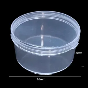 Dettaglio macro della scatola rotonda in plastica con dimensioni di 65mm e 32mm