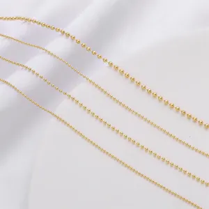Λεπτομερής προβολή χρυσών αλυσίδων 14K από χαλκό για κατασκευή χειροποίητων κοσμημάτων.