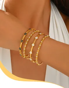 Elegante 4-delige gouden armbandset met bloemen en strass, Koreaanse luxe sieraden.