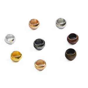 Nahaufnahme verschiedener Kupfer-Quetschperlen in metallischen Farben für DIY-Schmuck