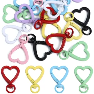 Moschettoni a forma di cuore in lega colorata per portachiavi fai-da-te e ciondoli.