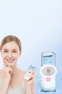 Model using portable ultrasonic eye mist steamer for relief from dry eyes and fatigue