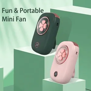Vue détaillée de ventilateurs de cou portables avec affichage de batterie et éléments en trèfle
