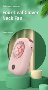 Gros plan d'un ventilateur de taille rose portable avec motif trèfle et affichage LED