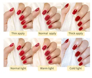 Comparación de esmalte de uñas rojo bajo varias luces y espesores de aplicación