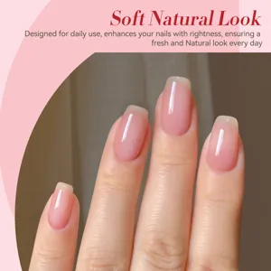 Vue détaillée d'un vernis gel rose translucide pour un effet de manucure naturel et doux