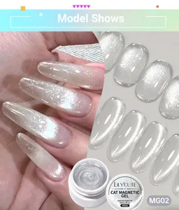 Primer plano del gel magnético MG02 plateado con efecto de perlas de vidrio brillantes
