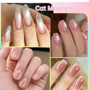Vistas detalladas de arte de uñas con gel magnético ojo de gato en tonos rosa neutro.