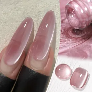 Detailansicht der Textur des Cat-Eye Magnet-Nagelgels in Altrosa mit Schimmereffekt