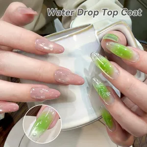 Λεπτομέρεια του διάφανου 3D water drop top coat gel σε πράσινα ντεγκραντέ νύχια