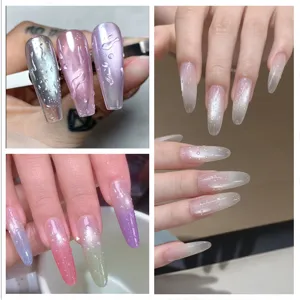 Λεπτομερές κοντινό πλάνο του εφέ 3D top coat με σταγόνες νερού σε χρώματα νυχιών