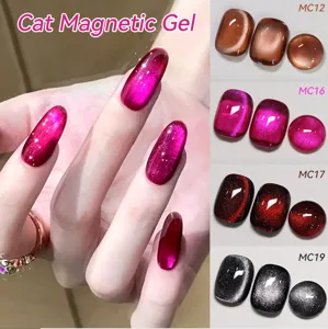 Nahaufnahme von Katzenaugen-Gel-Nagellack in Kirschrot- und Burgundertönen