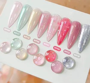 Paleta de colores de esmalte detallada con acabados brillantes y purpurina y códigos.
