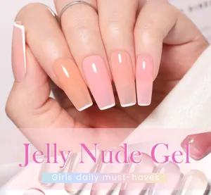Dettaglio ravvicinato di smalto per unghie gel nude traslucido su unghie lunghe
