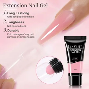 Detail van roze nagelverlengingsgel met langdurige resultaten en de producttube