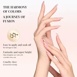 Vue détaillée d'ongles amandes avec vernis gel translucide rose nude