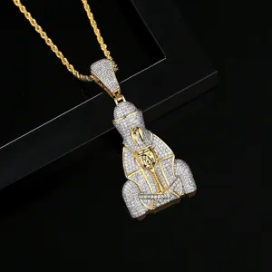 Pendentif Pharaon glacé plaqué or avec pierres de zircone cubique blanches