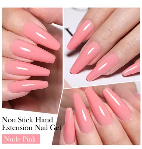 Primo piano di gel per extension unghie rosa nude su unghie lunghe a forma di bara