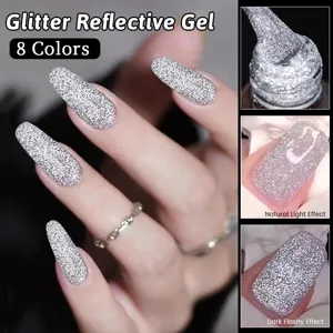 Dettaglio macro del gel per unghie riflettente argento con effetti di luce naturali e vivaci