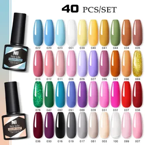 Dettaglio che mostra 40 diversi campioni di colore per smalto gel