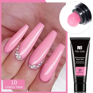 Detalle del gel de extensión de uñas Née Jolie rosa caramelo y resultado de manicura
