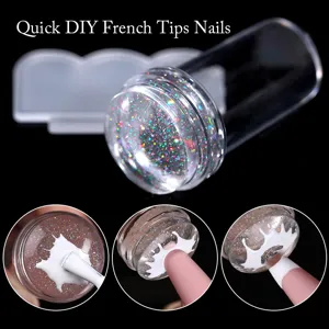Detailansicht eines transparenten Nagelstempels mit Glitzerkopf für DIY-French-Tips