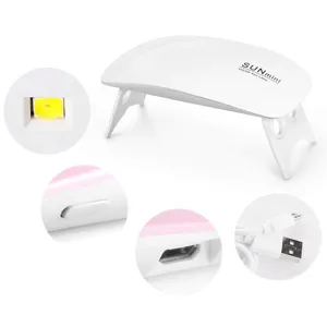 Vista detallada de la mini lámpara de uñas LED UV SUNmini blanca con cable de carga USB