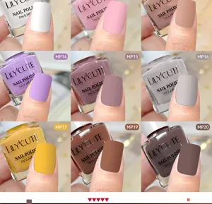 Close-up van matte nagellakkleuren en texturen uit de LILY'CUTE-collectie.