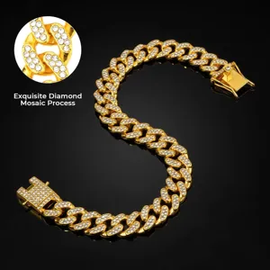 Detailansicht eines 12 mm goldenen Panzerketten-Halsbands für Haustiere mit Diamantmosaik