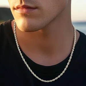 Collar de cadena de cuerda de oro clásico para hombre y mujer, mostrado en un modelo al sol