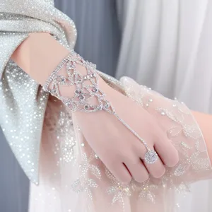 Bracelet Chaîne De Main En Alliage Strass Bracelet Relié À Une Bague Nœud Cœur Chaîne De Doigt Géométrique Bijoux Pour Mariée Mariage Fête Femme