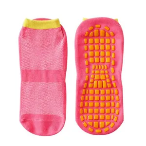 Atmungsaktive Mesh-Trampolinsocken in Pink mit rutschfesten orangefarbenen Silikon-Noppen