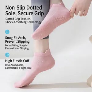 Roze antislip yoga sokken voor dames met ademend mesh en siliconen gripzolen