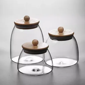 Set aus drei luftdichten Glas-Vorratsgläsern mit Holzdeckeln und Kugelgriff