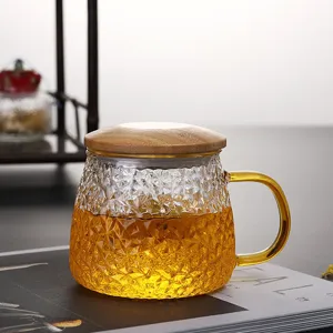 Elegant borosilicate glass tea infuser cup featuring wooden lid and textured base design